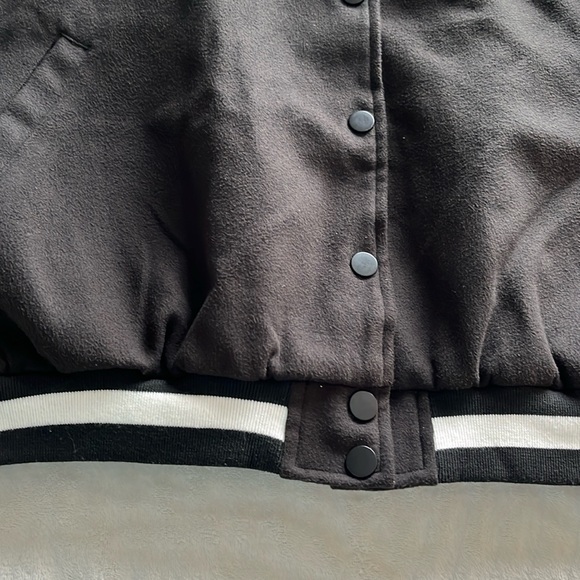 boohoo Patch Letter Oversized Varsity Jacket - Black - Women’s Size 10 - Picture 8 of 12